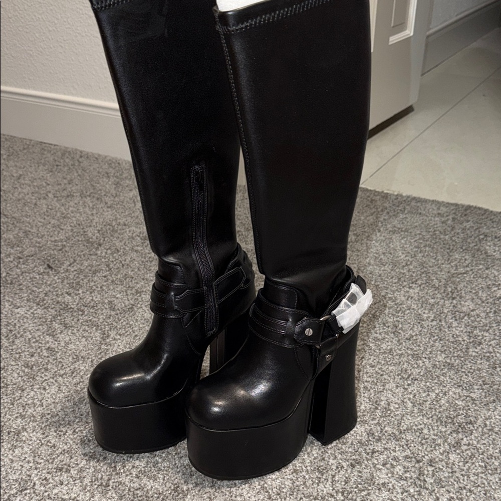 Elegant Black Platform Heeled Boots